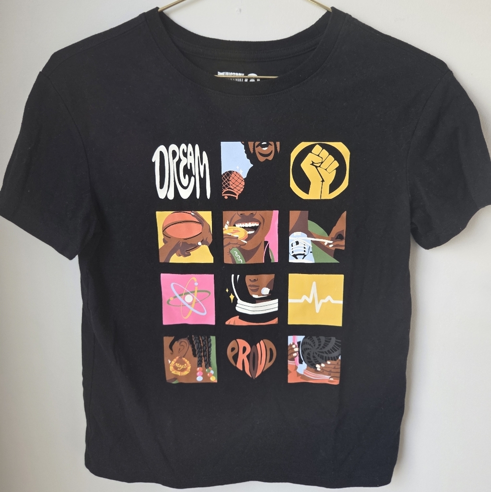 BLM Women's Black History Month Graphic Tee Size: L